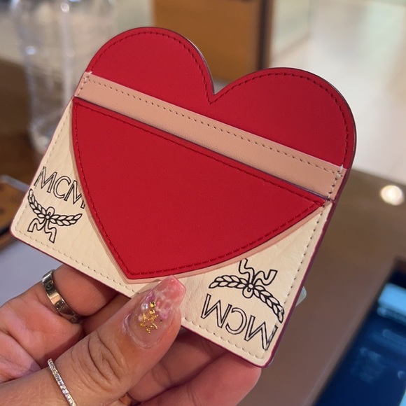 - MCM cardholder (NWOT) - Picture 5 of 5